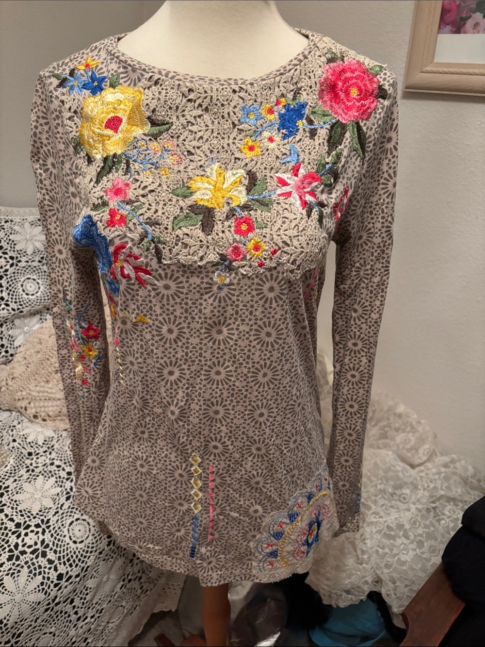 Sundance Taupe Long-Sleeve Embroidered Floral Tee